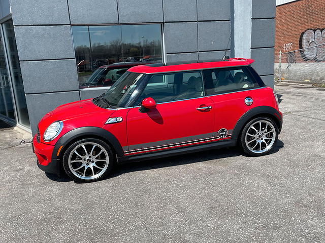 2011 MINI Cooper Hardtop S | PANOROOF | ALLOYS|  AUTOMATIC in Cars & Trucks in City of Toronto - Image 4