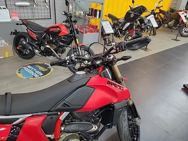 2024 Ducati Hypermotard 698 Mono Ducati Red in Street, Cruisers & Choppers in Calgary - Image 5