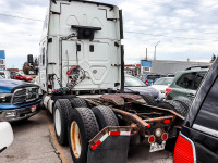 STOCK #314017 Looking for a dependable highway tractor? This 2017 Freightliner Cascadia is built for... (image 3)