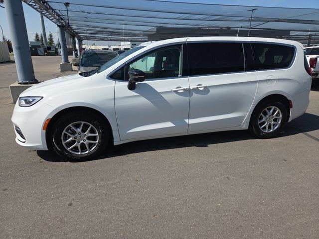 2024 Chrysler Pacifica TOURING-L | LEATHER | BACK UP CAM in Cars & Trucks in Calgary - Image 2