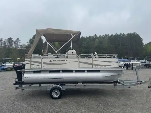 2006 18' LEGEND PONTOON 25HP MERCURY 4-STROKE EFI BIGFOOT in Powerboats & Motorboats in Peterborough - Image 6
