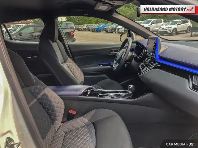 2020 Toyota C-HR XLE Premium in Cars & Trucks in Hamilton - Image 26