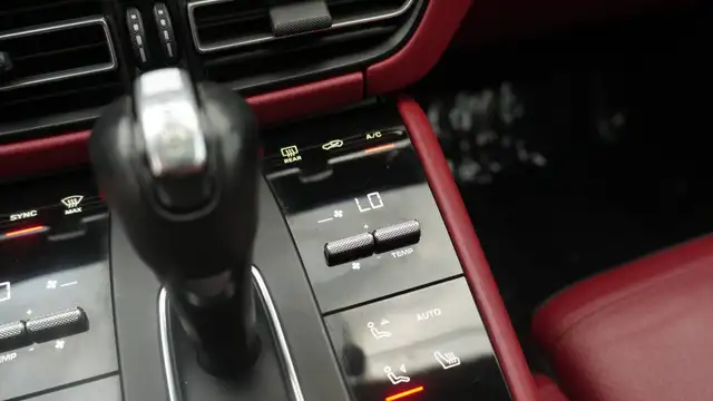 2022 Porsche Macan Base, Sunroof, Navigation, Red Interior, Navi in Cars & Trucks in Oakville / Halton Region - Image 28