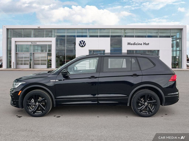 2024 Volkswagen Tiguan Comfortline R-Line Black Edition R-Line S in Cars & Trucks in Medicine Hat - Image 4