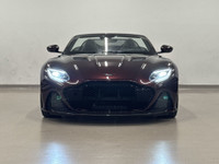 L'Aston Martin DBS Volante 2022 est un cabriolet à propulsion arrière propulsé par un moteur V12 de... (image 2)