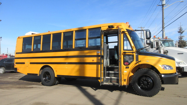 2013 FREIGHTLINER B2 4X2 29 PASSENGER BUS in Heavy Equipment in Vancouver - Image 4