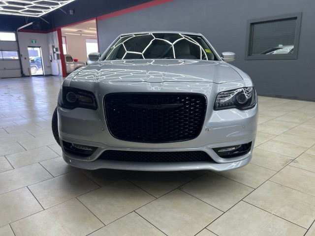 2022 Chrysler 300 in Cars & Trucks in Edmonton - Image 3