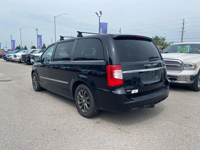 2015 Chrysler Town & Country S ~Leather ~Nav ~Power Seats ~Camer in Cars & Trucks in Barrie - Image 2