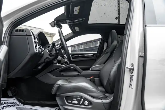 2021 Porsche Cayenne AWD COUPE PANO SPORT PKG NAVI 360 CAM dans Autos et camions dans Ville de Toronto - Image 17