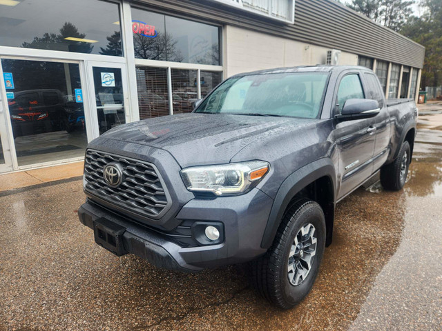 2021 Toyota Tacoma TRD OFFROAD CLEAN CARFAX, PRICED TO MOVE C... in Cars & Trucks in Annapolis Valley - Image 2