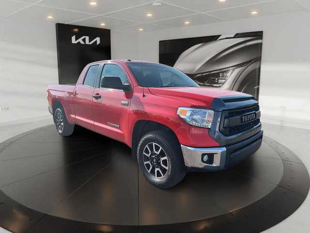 2014 Toyota Tundra 4WD Double Cab Standard Bed 5.7L SR for sale in Cars & Trucks in Ottawa - Image 2
