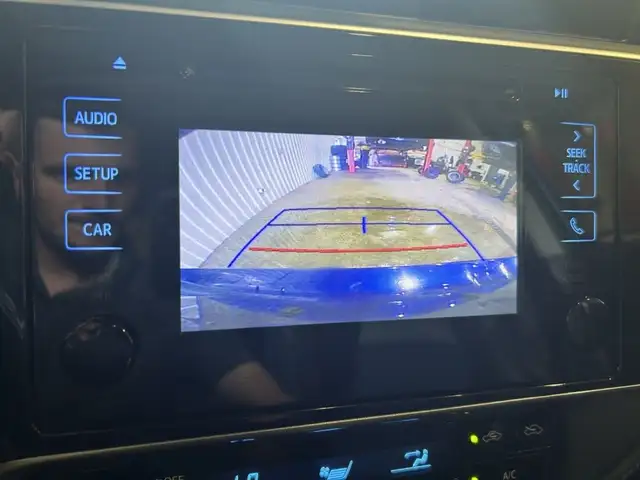 2017 Toyota Corolla SE Auto AC Cam in Cars & Trucks in Gatineau - Image 21