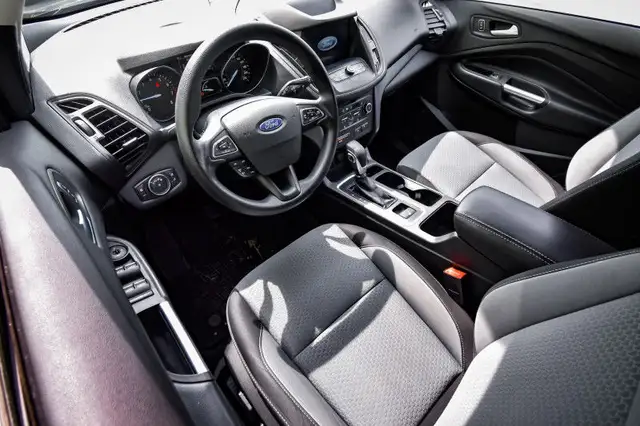 2019 Ford Escape SE FWD • HEATED SEATS • CP/AA • REMOTE START in Cars & Trucks in Ottawa - Image 13