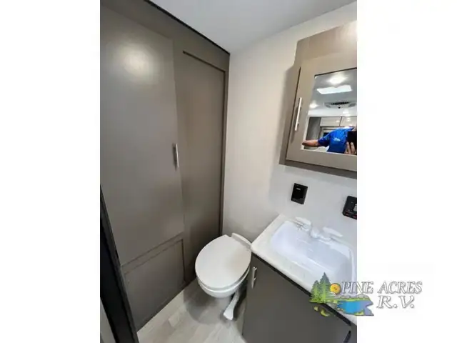 2023 KZ Escape E211RB Couples - Rear Bath in Travel Trailers & Campers in Moncton - Image 33