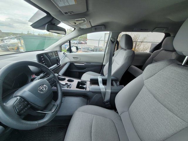 2024 Toyota Sienna LE 8-PASS | New Arrival |S in Cars & Trucks in Guelph - Image 4