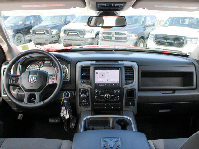 2022 Ram 1500 Classic Express Night Crew Cab 4x4, 3.6L V6 in Cars & Trucks in Calgary - Image 3