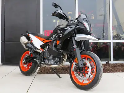 Save $1000 as part of our Summer Sale - ONE ONLY! Contact one of our Sales Specialists for more deta...