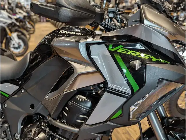 2025 Kawasaki Versys 1100 SE LT // Metallic Graphite Gray/Metall in Dirt Bikes & Motocross in Winnipeg - Image 8