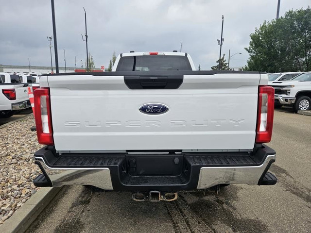 2023 Ford Super Duty F-350 SRW XLT 4WD Crew Cab 8' Box, 6.7L V8  in Cars & Trucks in St. Albert - Image 4