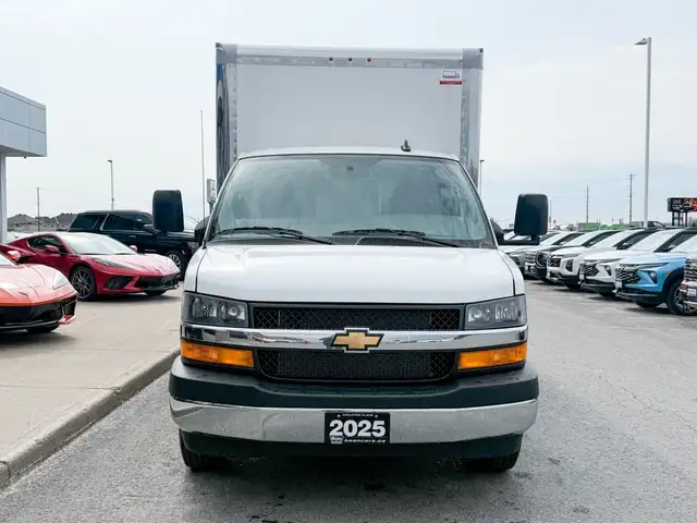 2025 Chevrolet Express Cutaway Work Van 4.3L V6 WITH REMOTE E... in Cargo & Utility Trailers in Ottawa - Image 10