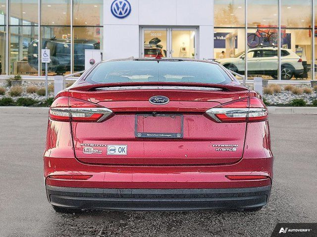 2019 Ford Fusion Hybrid Titanium | Carplay | Sunroof | WIFI dans Autos et camions  à Abbotsford - Image 4
