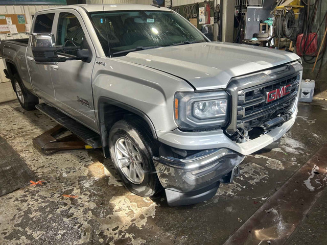 2017 GMC Sierra 1500 SLE in Cars & Trucks in St-Georges-de-Beauce