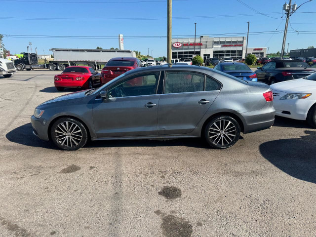 2013 Volkswagen Jetta HIGHLINE, AUTO, DRIVES GREAT, ROOF, LOADED in Cars & Trucks in London - Image 2