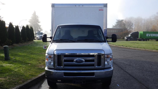 2019 Ford Econoline E-450 16 Foot Cube Van with Ramp in Cars & Trucks in Richmond - Image 3