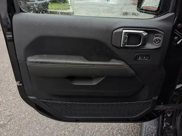 2025 Jeep Wrangler Sahara - McKinley Leather Seats - Technology in Cars & Trucks in Calgary - Image 12