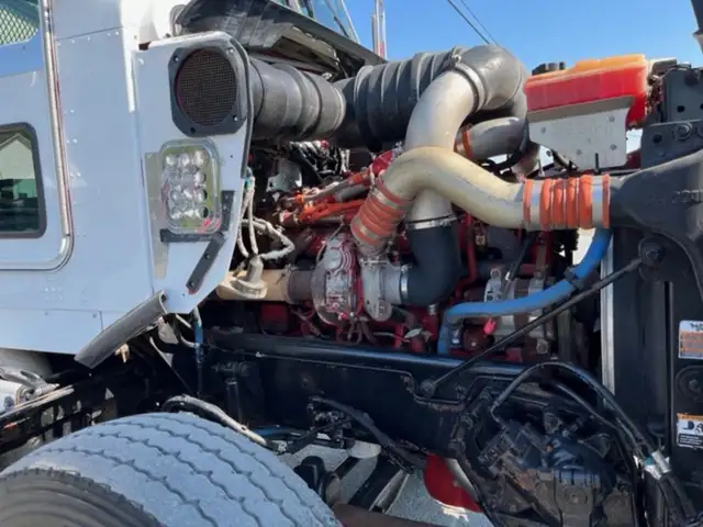 2010 Kenworth T800 in Heavy Equipment in St-Georges-de-Beauce - Image 12