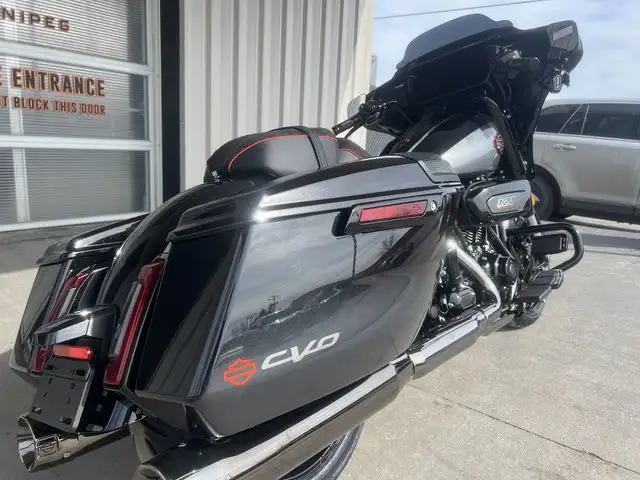 2025 Harley-Davidson FLHXSE - CVO Street Glide in Sport Touring in Winnipeg - Image 8