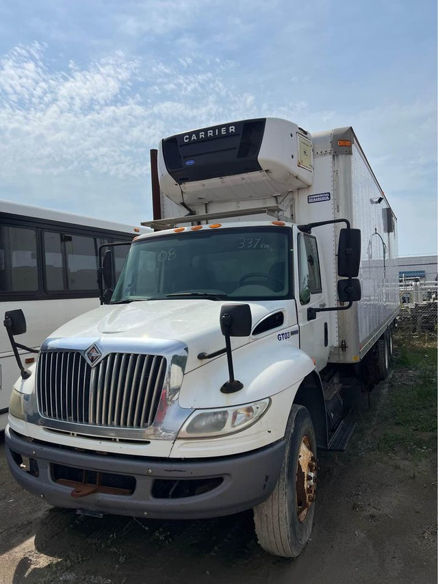2008 international 4600 series 30 foot REEFER ONLY $12,995 in Farming Equipment in London - Image 2