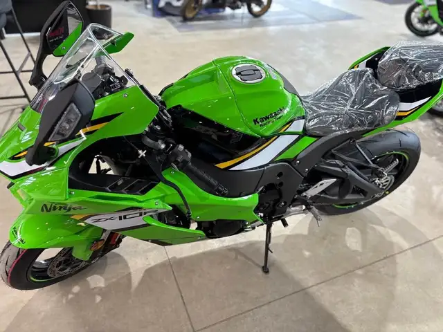 2025 Kawasaki Ninja® ZX™-10R ABS KRT Edition in Street, Cruisers & Choppers in Markham / York Region - Image 8