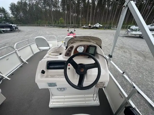 2006 18' LEGEND PONTOON 25HP MERCURY 4-STROKE EFI BIGFOOT in Powerboats & Motorboats in Peterborough - Image 10