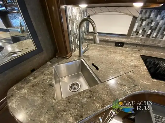 2018 Thor Motor Coach Tuscany 45AT only 029,124 Miles in RVs & Motorhomes in Moncton - Image 33