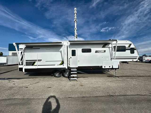 2025 Starcraft GSL Fifth Wheel 354MBH in Travel Trailers & Campers in Red Deer - Image 4