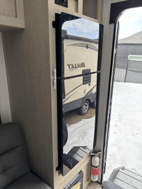 Shasta Oasis SST16RE- Have you been searching for a light towable travel trailer? A place to escape... (image 8)