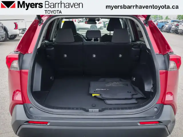 2021 Toyota RAV4 XLE AWD - Sunroof - Power Liftgate in Cars & Trucks in Ottawa - Image 11