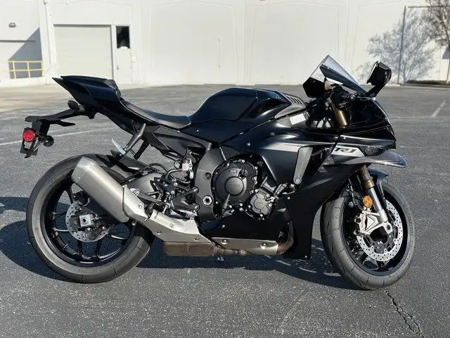 2025 YAMAHA YZF-R1-BLACK! in Street, Cruisers & Choppers in Delta/Surrey/Langley - Image 10