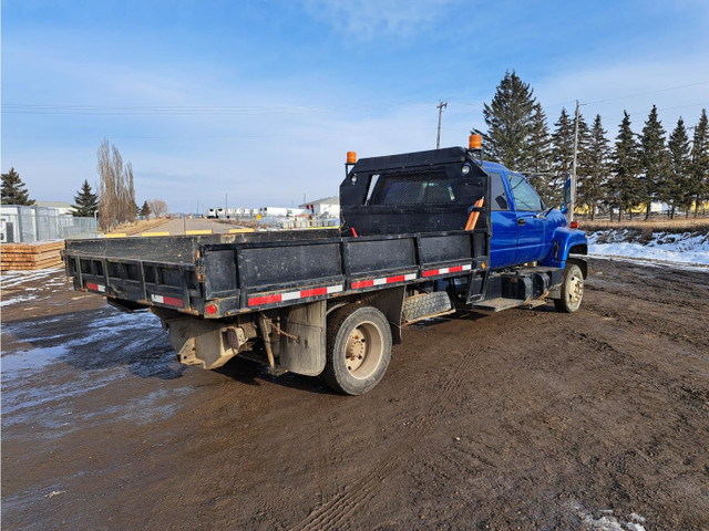 1996 GMC S/A Crew Cab Flat Deck Truck 6500 in Heavy Trucks in Calgary - Image 4