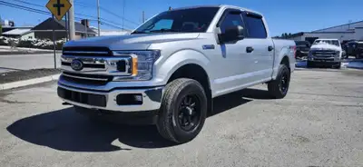 Très beau Ford F-150 XLT 2019 4x4 Crew Cab Boite de 5,5 pieds Moteur V8 5,0 Litres super fiable et é...