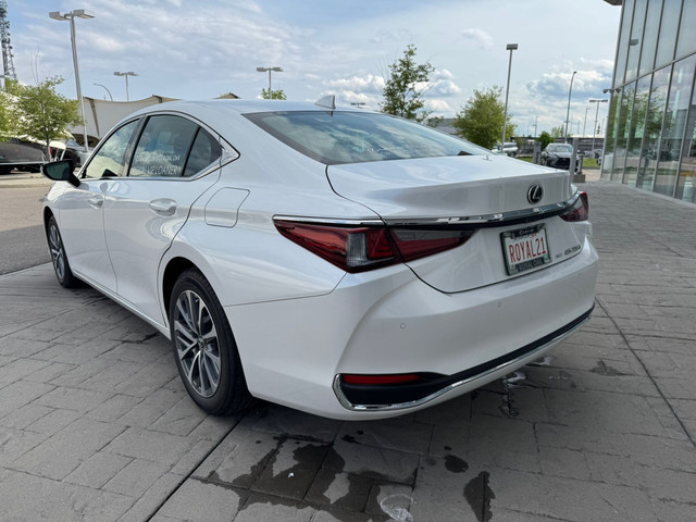 2025 Lexus ES 250 PREMIUM PACKAGE / ZERO ACCIDENTS / AWD / DE... in Cars & Trucks in Calgary - Image 2