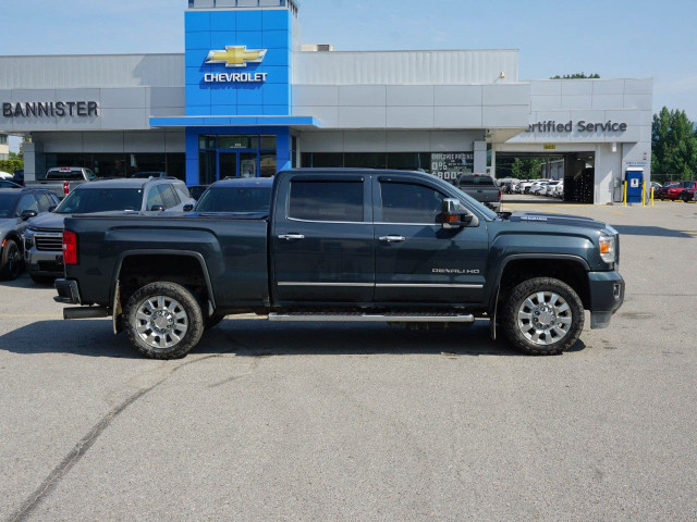 2017 GMC Sierra 2500HD in Cars & Trucks in Penticton - Image 4