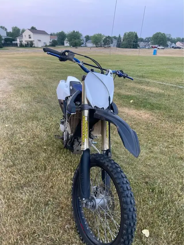 2016 YAMAHA YZ250F-BLUE! in Dirt Bikes & Motocross in Dartmouth - Image 4