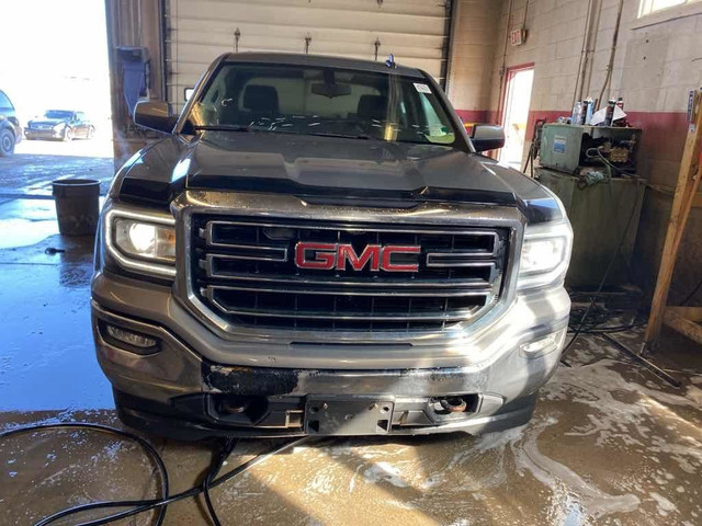 2017 GMC Sierra 1500 SLE in Cars & Trucks in Barrie - Image 2
