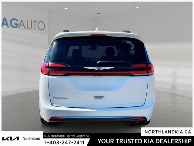 2022 Chrysler Pacifica Touring in Cars & Trucks in Calgary - Image 3