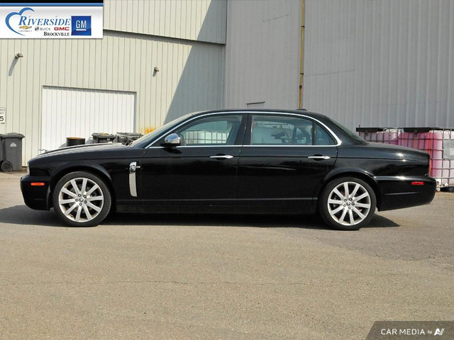 2008 Jaguar XJ Vanden Plas in Cars & Trucks in Brockville - Image 3