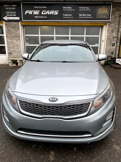 Amazing condition, LOW KMS!, Rear Camera, Cruise, Luxurious Interior, Gas Saver, Very Sporty 17" All...