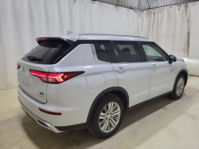 2024 Mitsubishi Outlander Plug-In Hybrid LE PHEV AWD | 7 Pass in Cars & Trucks in Guelph - Image 3