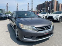 La Honda Accord Touring 2015 est une berline haut de gamme qui allie confort, performance et technol... (image 2)